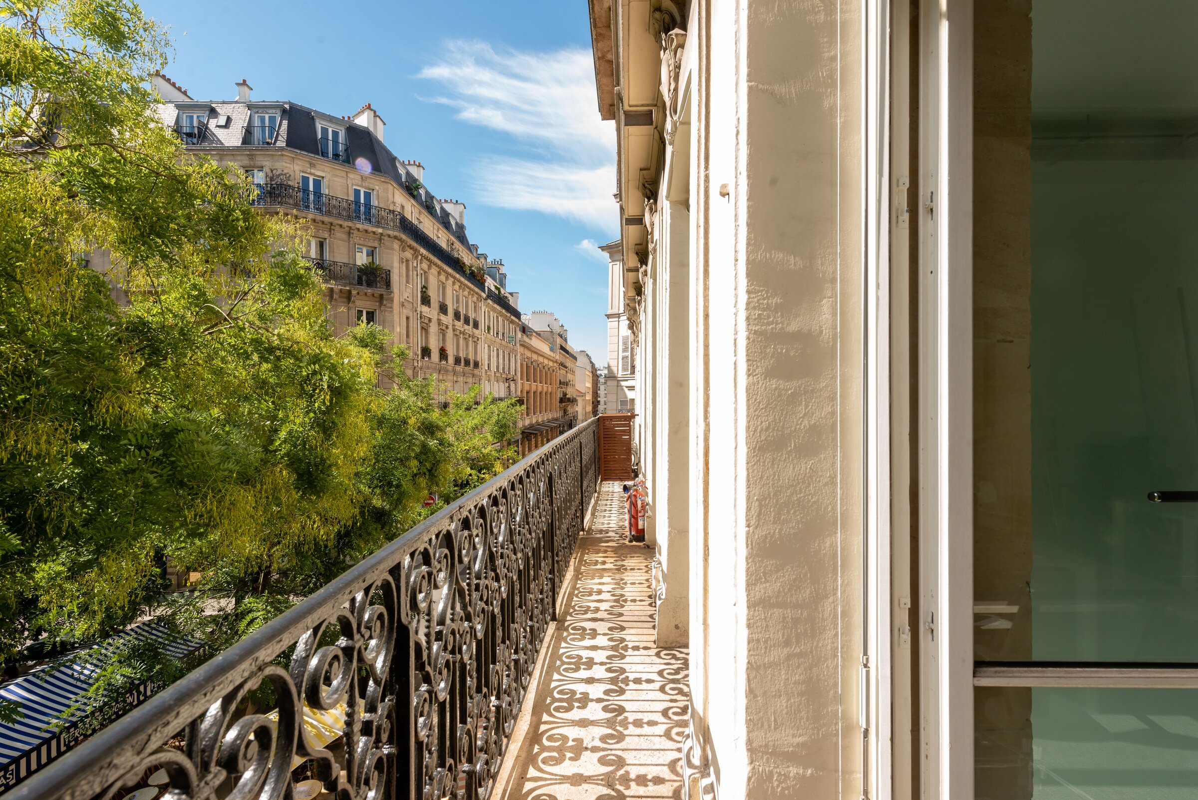 Vue depuis le balcon filant sur la rue Choron