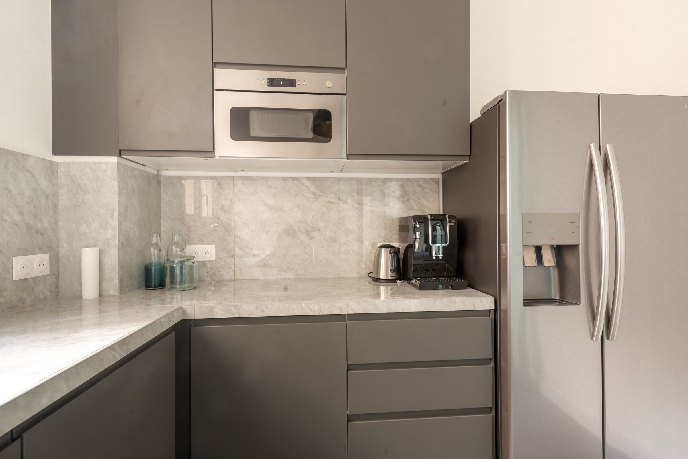 Cuisine, frigo américain et machine à café