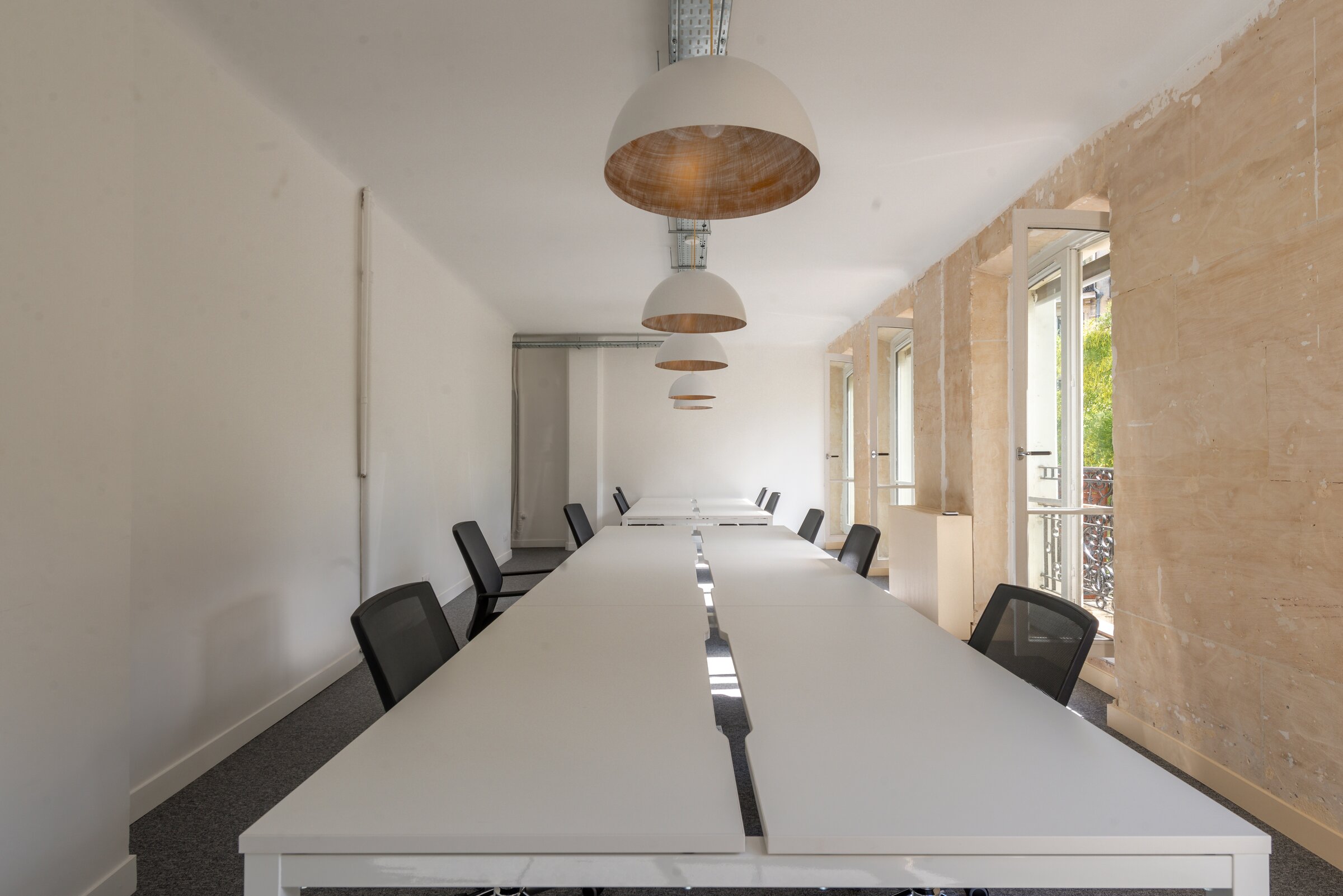 Open-space vu dans l'axe